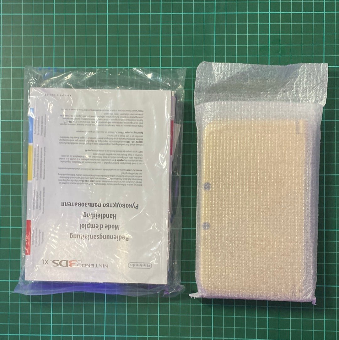 Nintendo 3DS XL Zelda Link Between Worlds Limited Edition | 3DS XL | Gold and Black | Used Handheld Console - RetroguySA