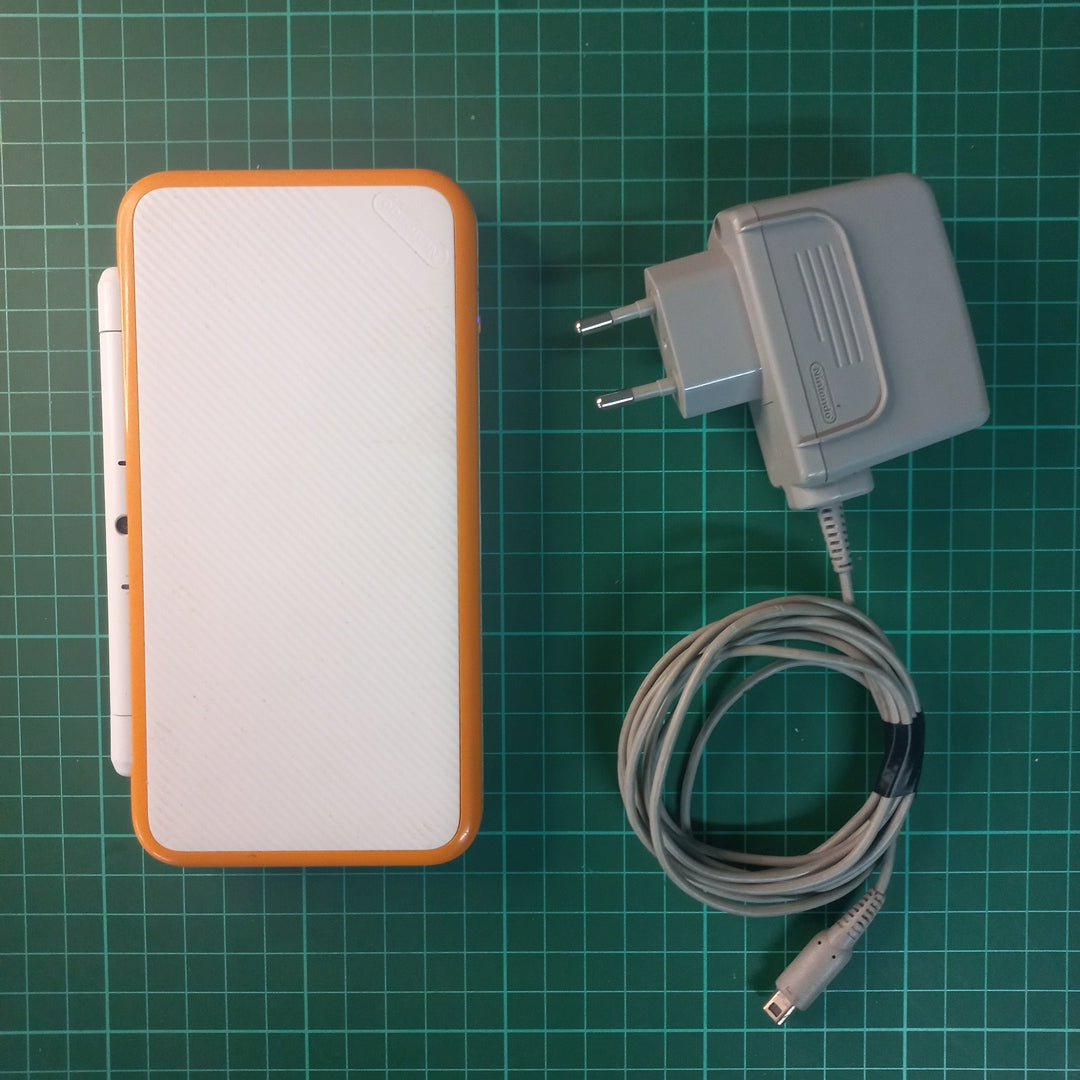 Nintendo 2DS XL | White/Orange | 2DS XL | Handheld | Used Console - RetroguySA