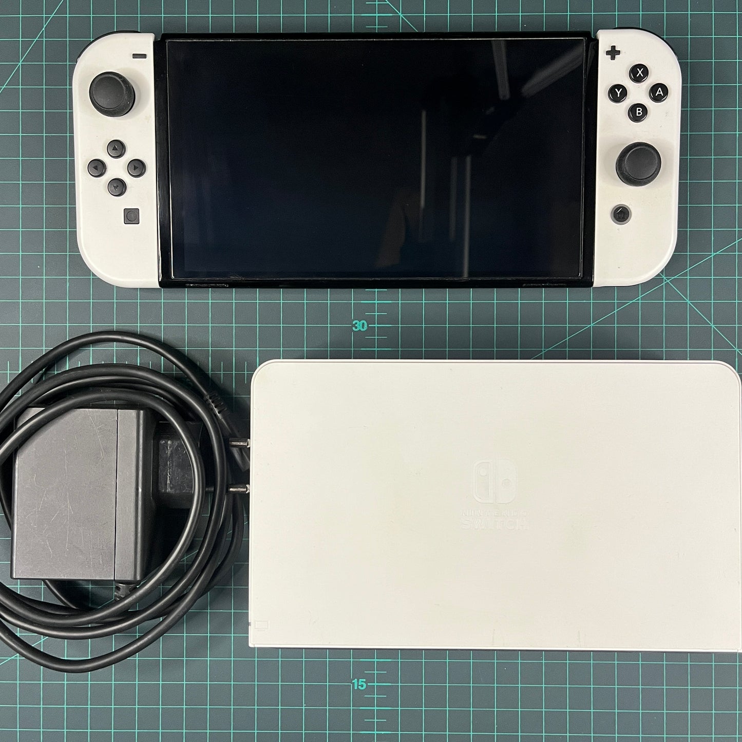 Nintendo Switch OLED | White | Switch Lite | Handheld | Used Console