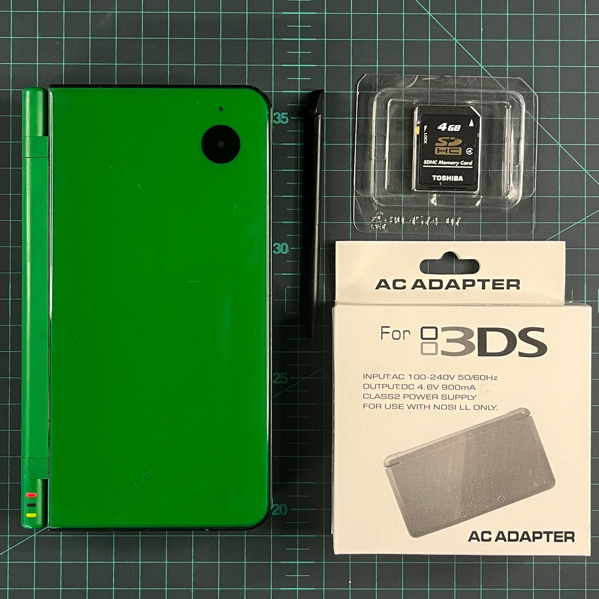 Nintendo DSi XL Console | DSi XL | Green | Used Handheld - RetroguySA