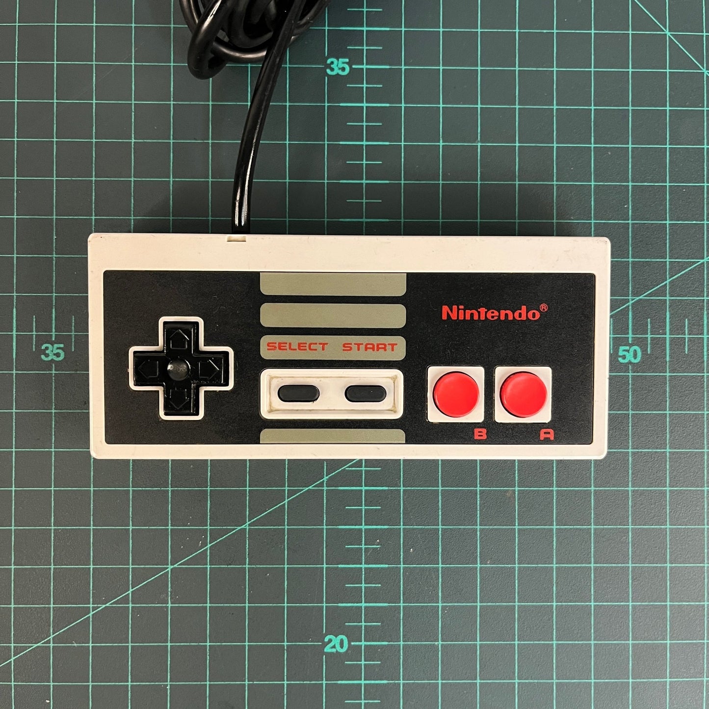 Nintendo Entertainment System | Grey | NES Console | Used Console - RetroguySA